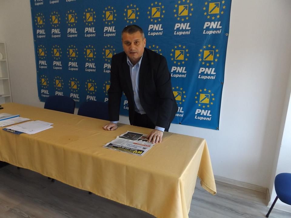 Liberalii din Lupeni demarează "Clubul cititorilor de presă"