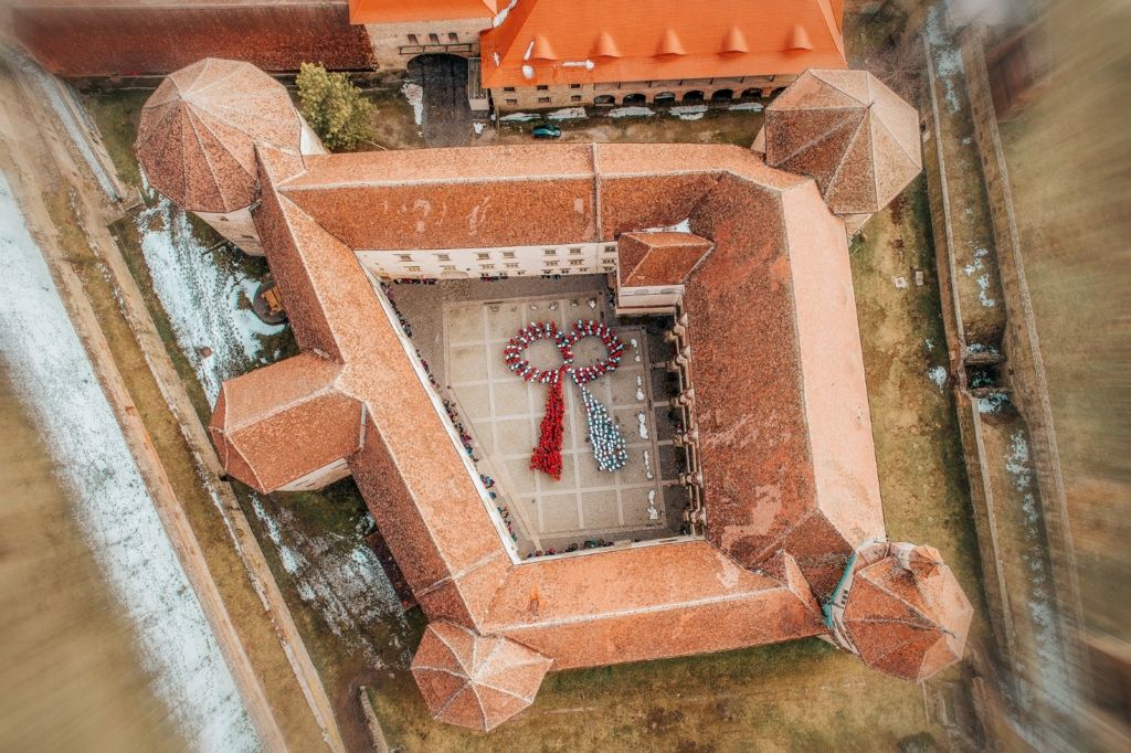 Mărțișoare tradiționale realizate de tinerii din comuna Baru