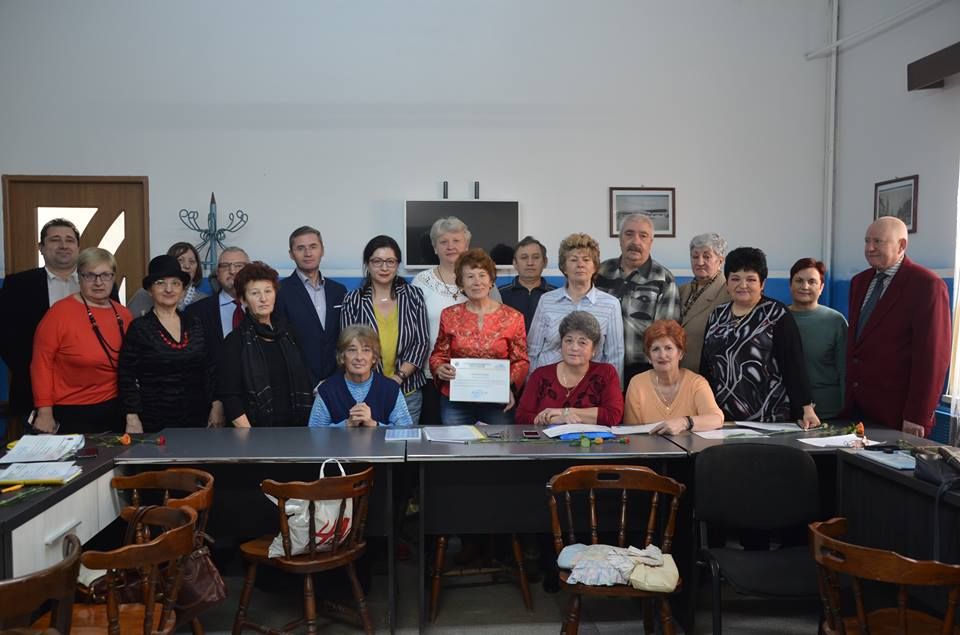 Zeci de seniori din Petroșani au absolvit cursurile de limba engleză
