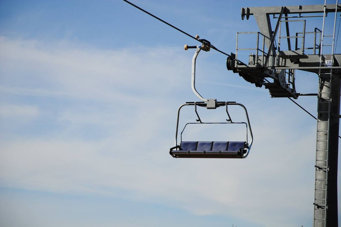 Din cauza vântului puternic, telescaunul spre Parâng a fost oprit