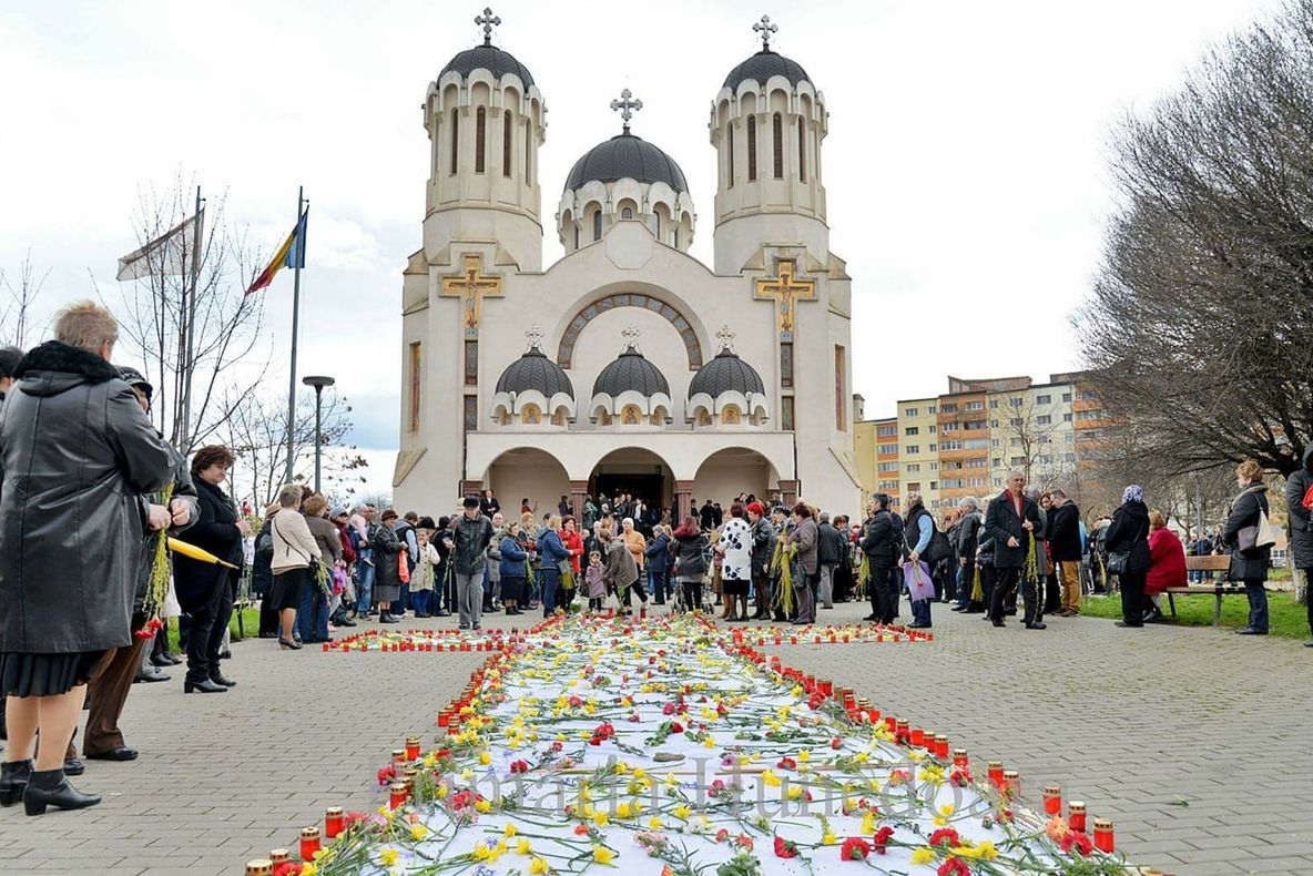 În Duminica Floriilor, o cruce imensă de flori se va realiza la Hunedoara