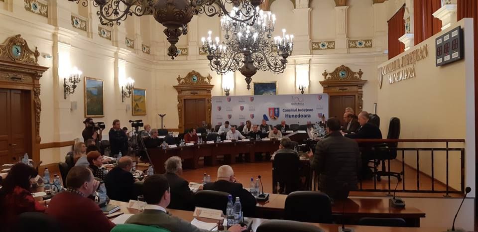 Buget dublu faţă de anul trecut, alocat de CJ Hunedoara, ONG-urilor, cultelor şi asociaţiilor sportive şi de tineret