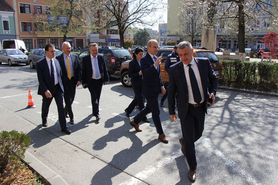 Ludovic Orban și mai mulți candidați PNL pentru Parlamentul European, prezenți la Deva