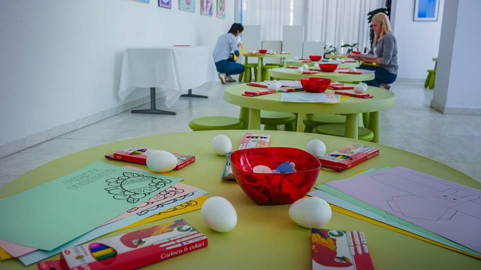 „Atelierul Iepuraşului” de la Hunedoara îi aşteaptă pe micii artişti