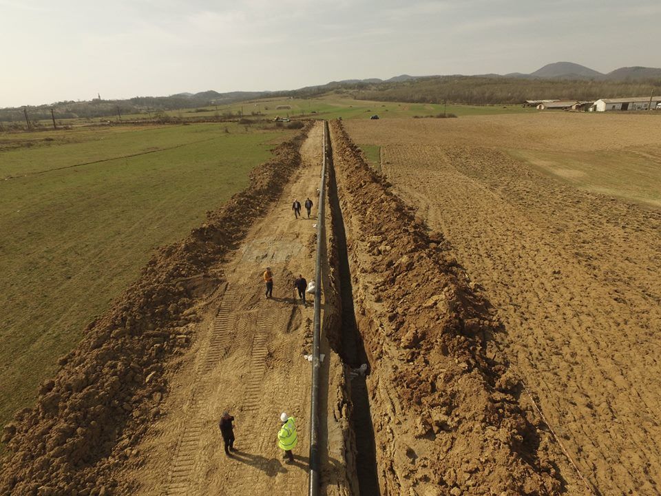FOTO| Primul kilometru din magistrala de gaz metan Mintia -Brad a fost realizat
