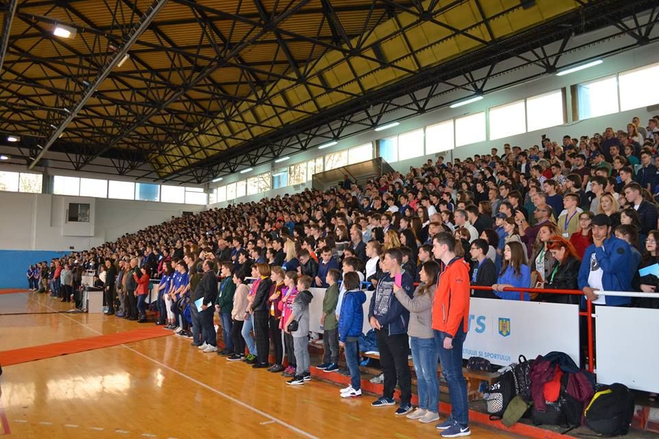 Sute de elevi, din toată ţara, se întrec în judeţul Hunedoara în cadrul a trei olimpiade naţionale