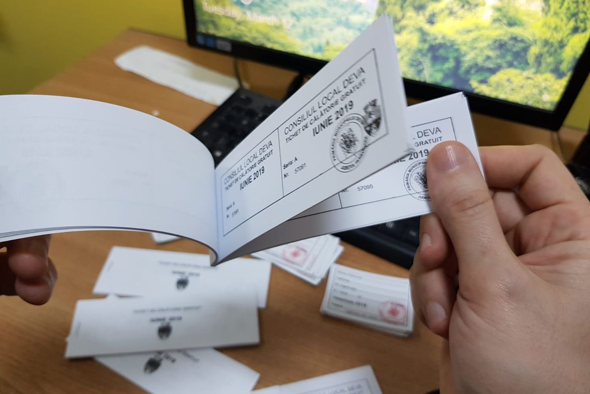 Deva: Termen prelungit pentru eliberarea tichetelor gratuite pentru transportul public local