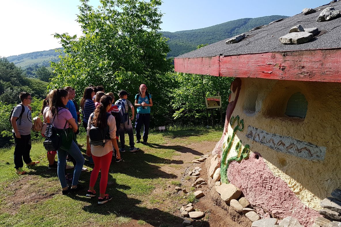 Proiect educativ: Elevii pot deveni geo-exploratori în căutarea comorilor din Geoparcul Dinozaurilor Ţara Haţegului