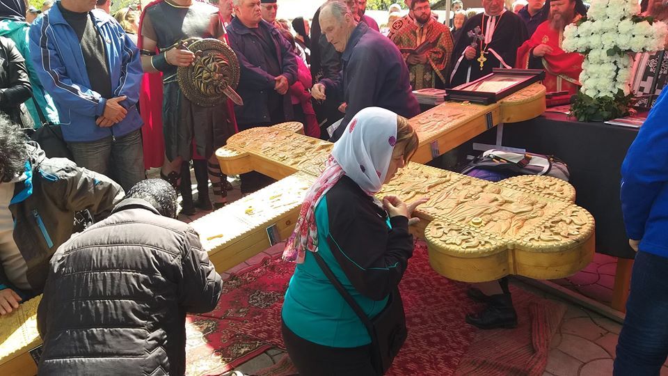 FOTO: Sute de credincioși au participat la cea mai mare procesiune de Paște