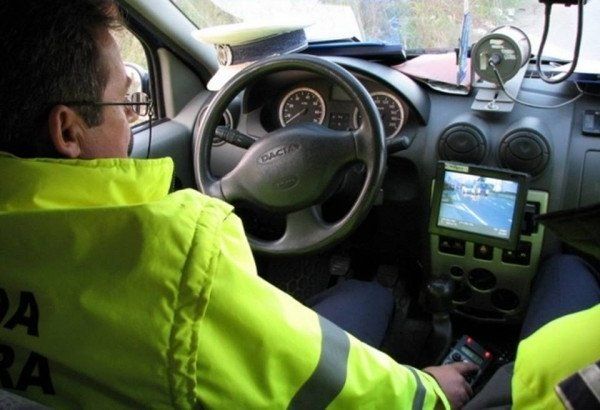 Un șofer „zbura” cu mașina pe DN 66, spre Petroșani. Cu ce viteză a fost surprins de radar?