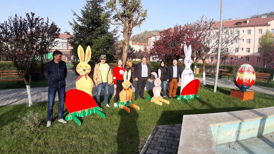 FOTO: Decorațiuni de Paște realizate de copiii din Petrila