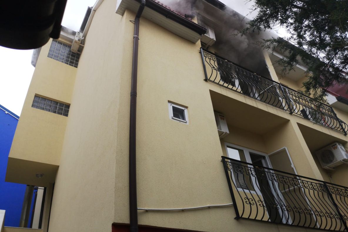 Incendiu la o baracă improvizată de la periferia Devei
