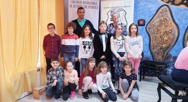Pianiștii din Petroșani au cucerit podiumul la Concurs Internațional de Pian