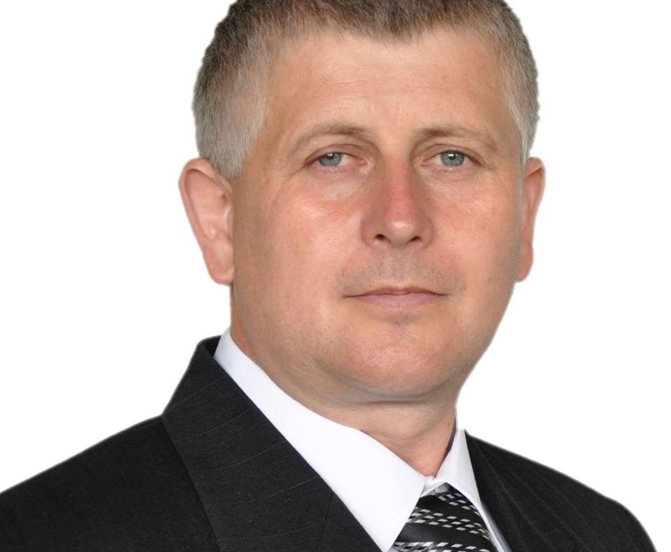 Primarul din Peștișu Mic, cu carnet de liberal, dar cu sufletul în PSD