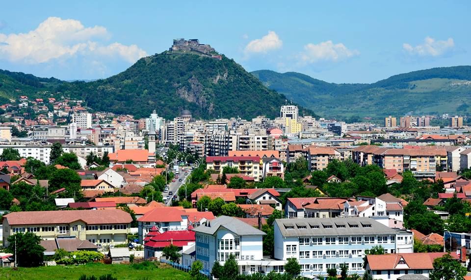 „Deva curată!”. Apel la voluntari pentru a curăța orașul de gunoaie