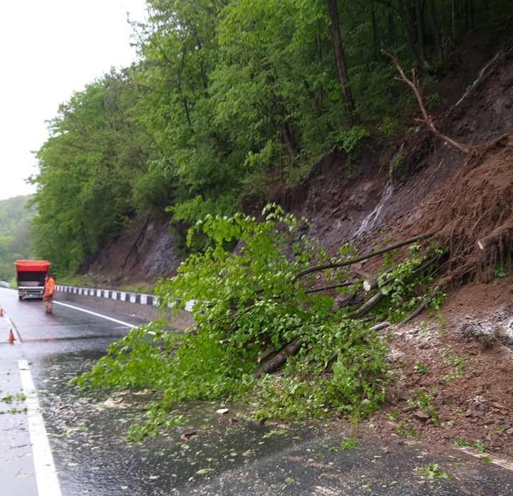 FOTO| Căderi de ebulment pe DN 76, între Săliștioara și Vălișoara