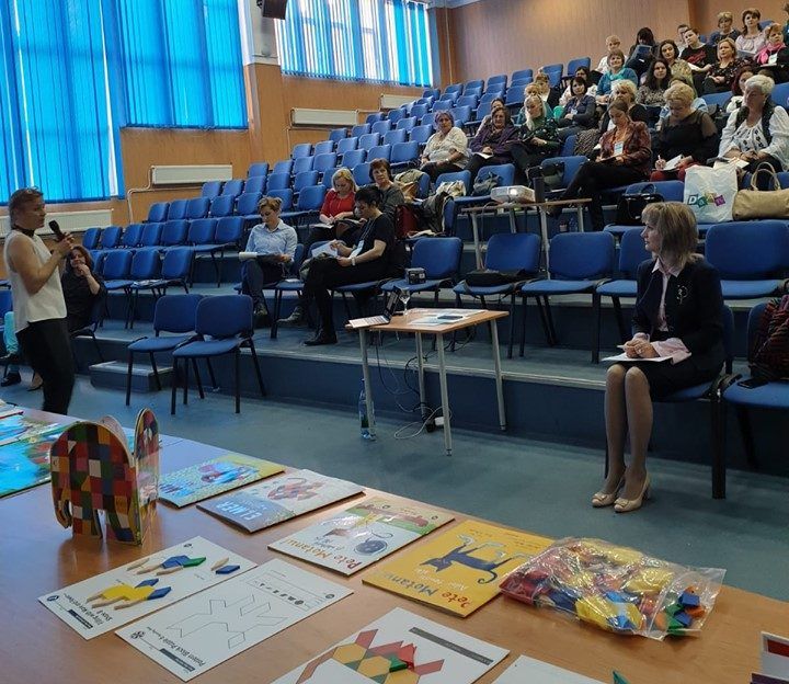 Programul „Fiecare copil merită o poveste”, lansat și în Hunedoara