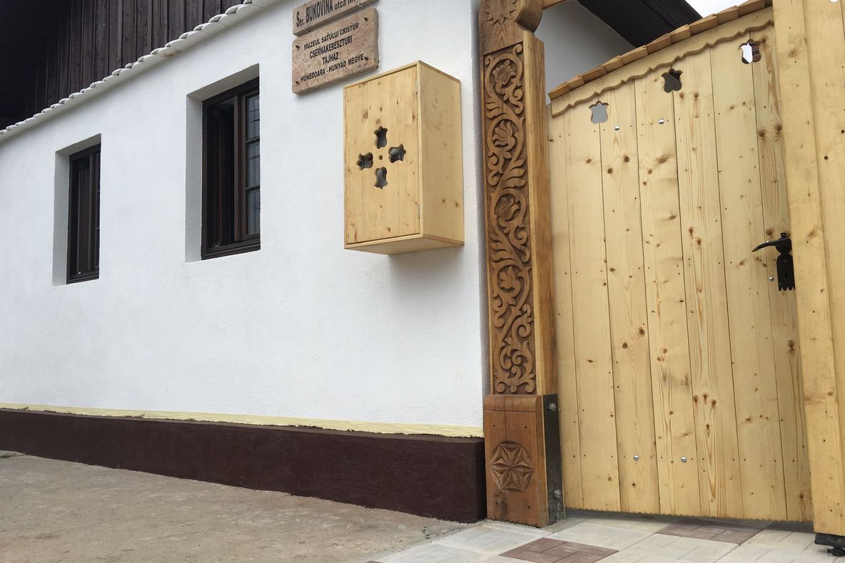 Oficiali maghiari vin la Cristur. Sărbătoare la Casa tradițională din localitate