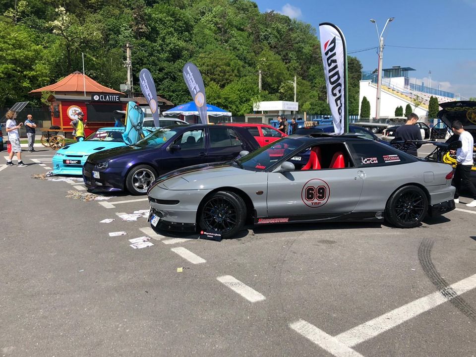 FOTO| Bolizi modificați, expuși la poalele Cetății din Deva