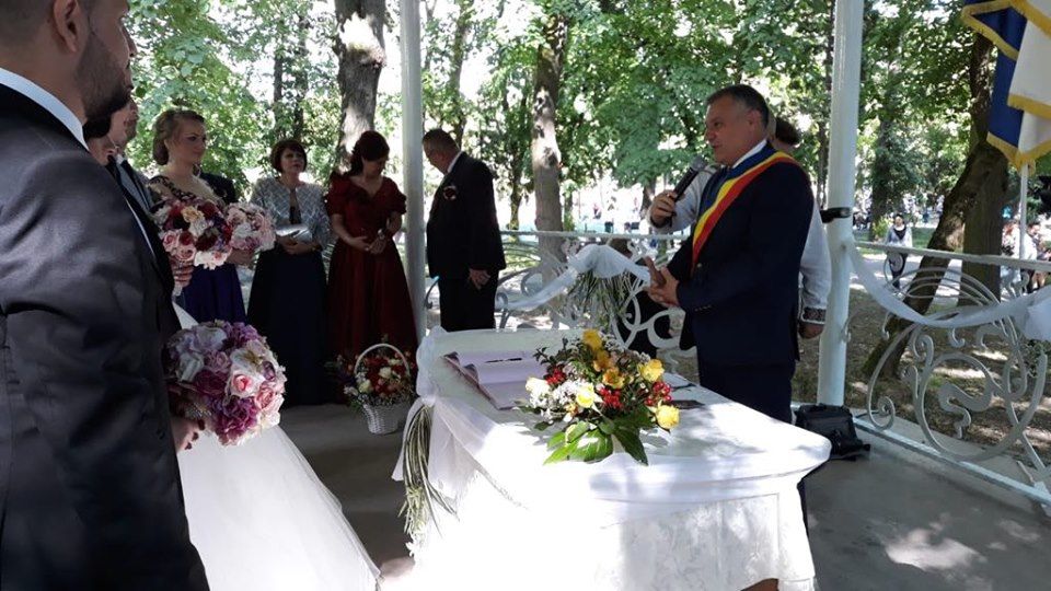 Cununii în aer liber, pe Cetatea Devei şi în parcul central al orașului