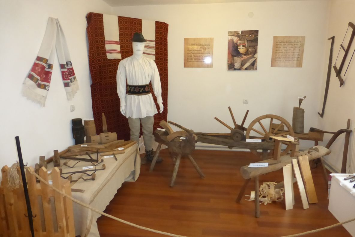 Patru zile pline la muzeul din Brad. Expoziții și demonstrații pentru copiii care vor trece pragul