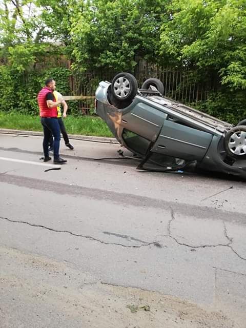 Accident cu două persoane rănite pe DJ 687A. Victimele mergeau spre Mănăstirea Prislop