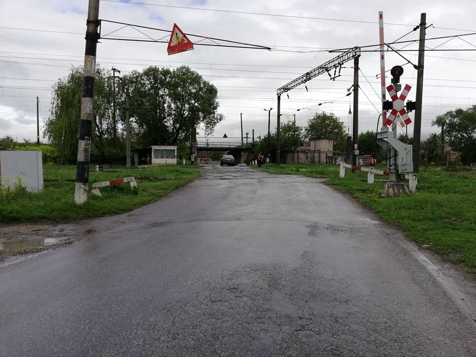 Trecerea la nivel cu calea ferată de la Băcia intră în reabilitare