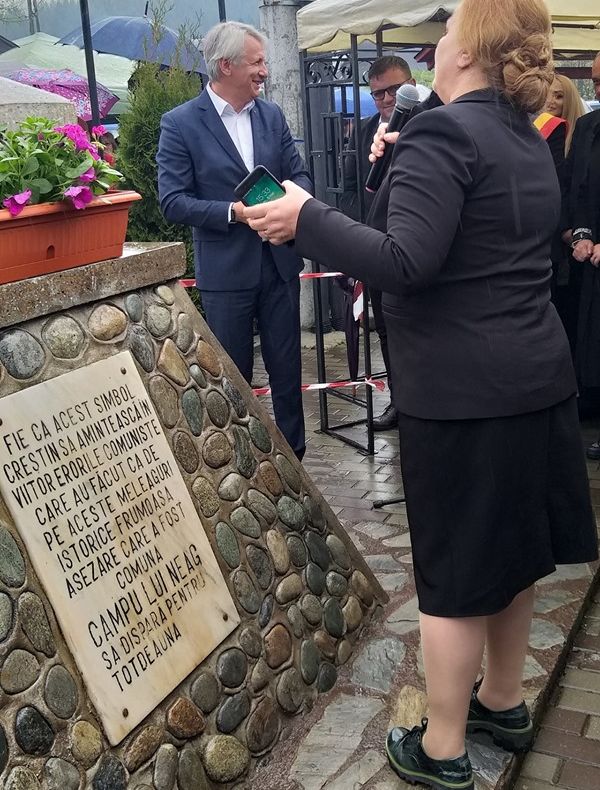 Ministrul de Finanțe și un senator liberal s-au certat pe microfon