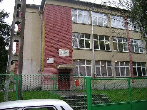 100 de ani de educație la Colegiul Național de Informatică Carmen Sylva din Petroșani