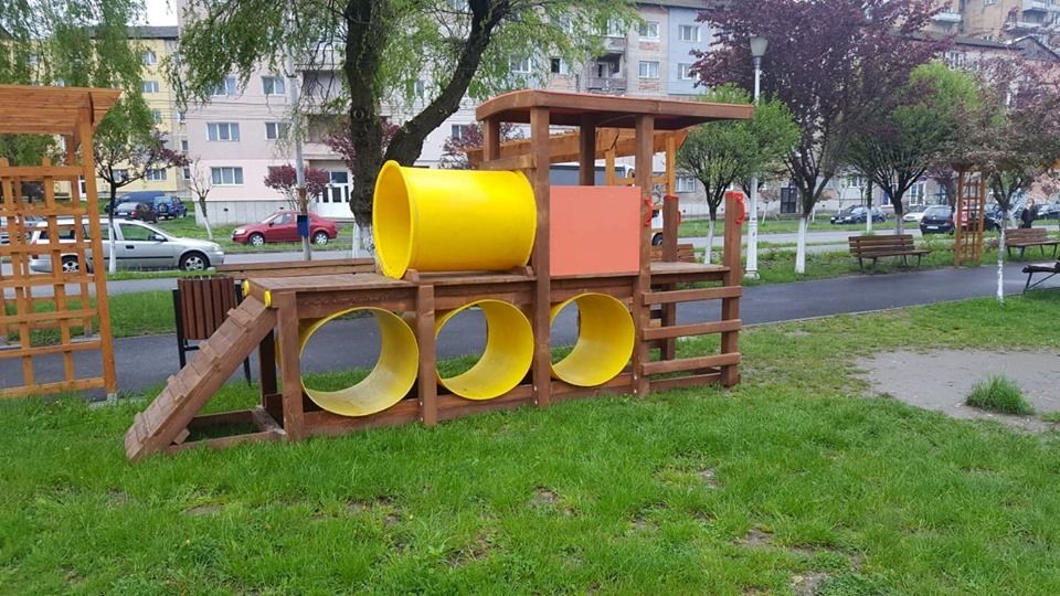 Locuri de joacă moderne pentru copiii din Lupeni