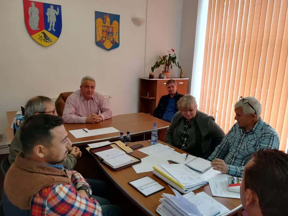 Turism în România: Pârtii de schi care se intersectează cu un drum județean