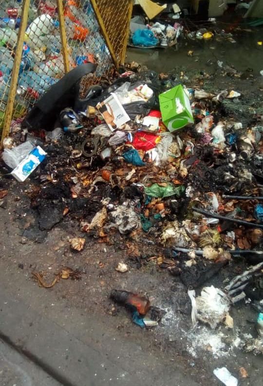 Mobilier stradal incendiat de vandali