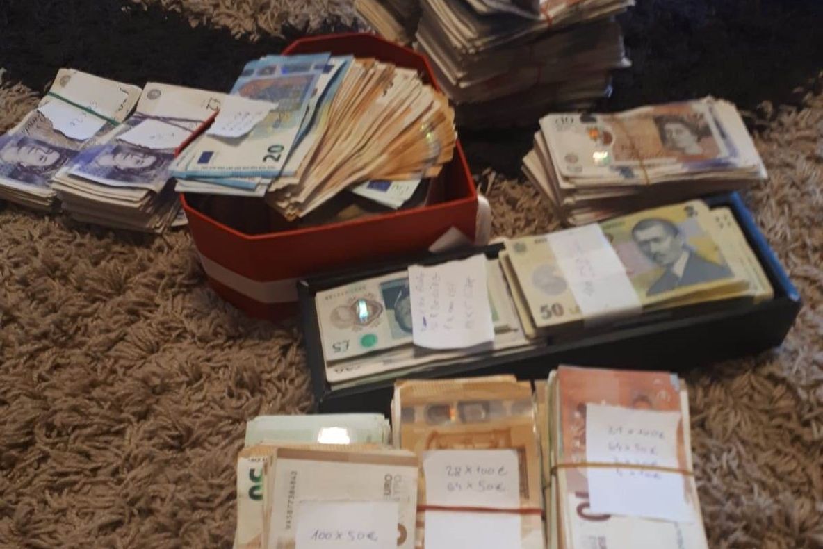 Două cartiere din Deva, curăţate de voluntari. Exemplu de mobilizare