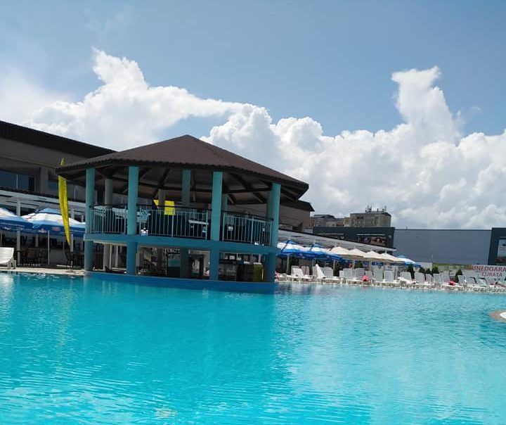 S-a deschis Ștrandul „Corvina” din Hunedoara. Primii clienți au sosit deja