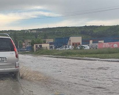 Bilanțul inundațiilor din Deva: zeci de curți și străzi, acoperite de apă