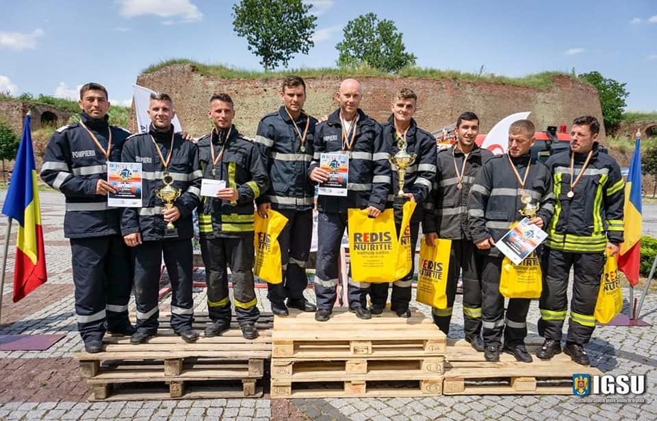 Echipa ISU Hunedoara, pe a doua treaptă a podiumului în competiția „Cel mai puternic pompier”