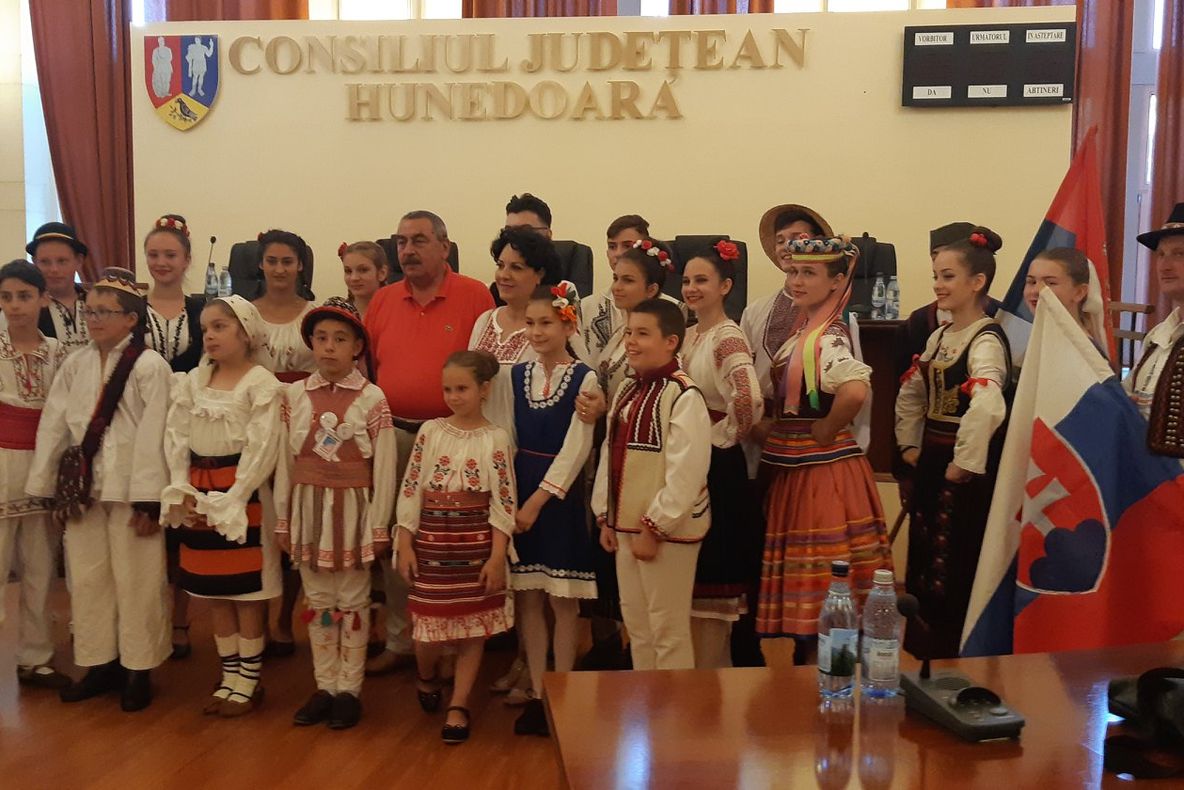 Începe Festivalul Internațional "Carpatica". Participanții, primiți de oficialitățile locale, la Deva
