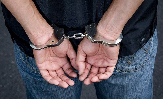 Un tânăr hunedorean, cu mai multe furturi la activ, reținut de polițiști