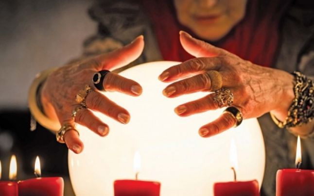 Septuagenar păcălit de niște indivizi care i-au "descântat"