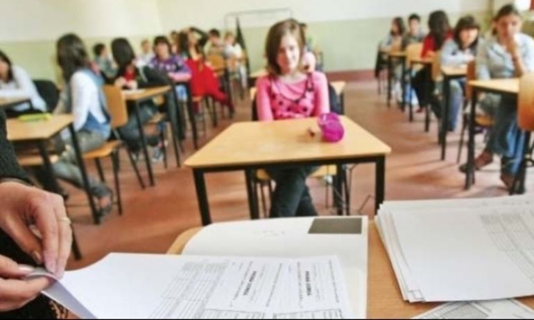 Evaluarea Națională: Circa 2.600 de elevi hunedoreni au susținut prima probă a examenului