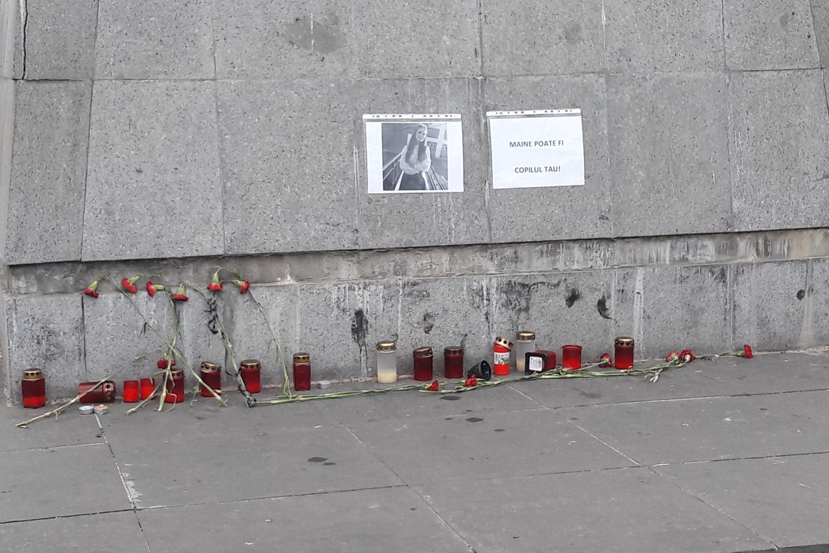 Lumânări pentru Alexandra, aprinse în centrul Devei