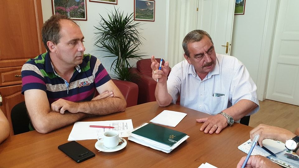 Conducerea CJ Hunedoara i-a cerut operatorului de salubritate să ridice gunoiul la timp