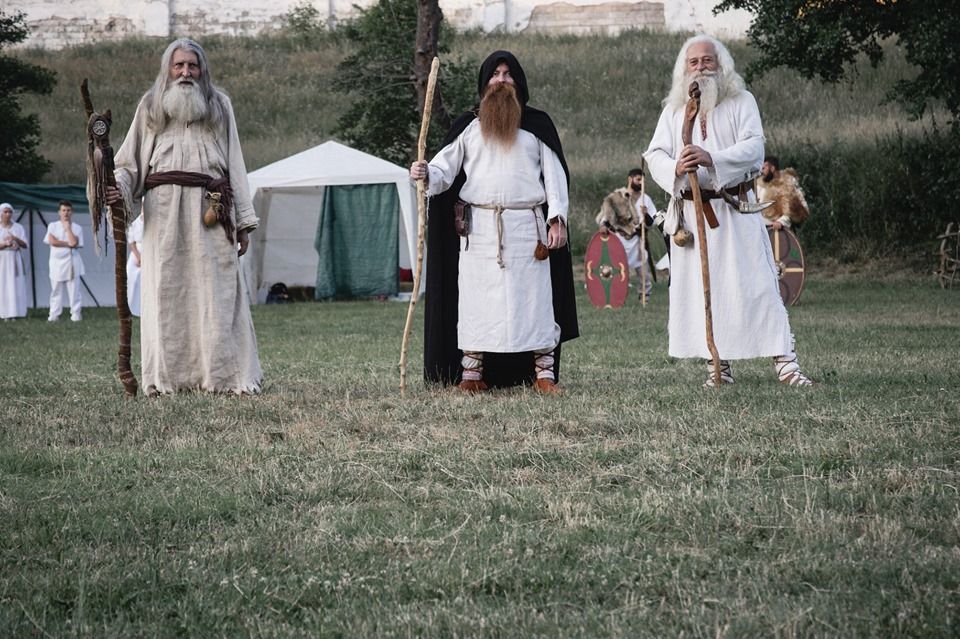 FOTO| Festivalul „Frăţia Lupilor”, la poalele cetăţilor dacice. Hunedorenii, invitaţi să retrăiască istoria