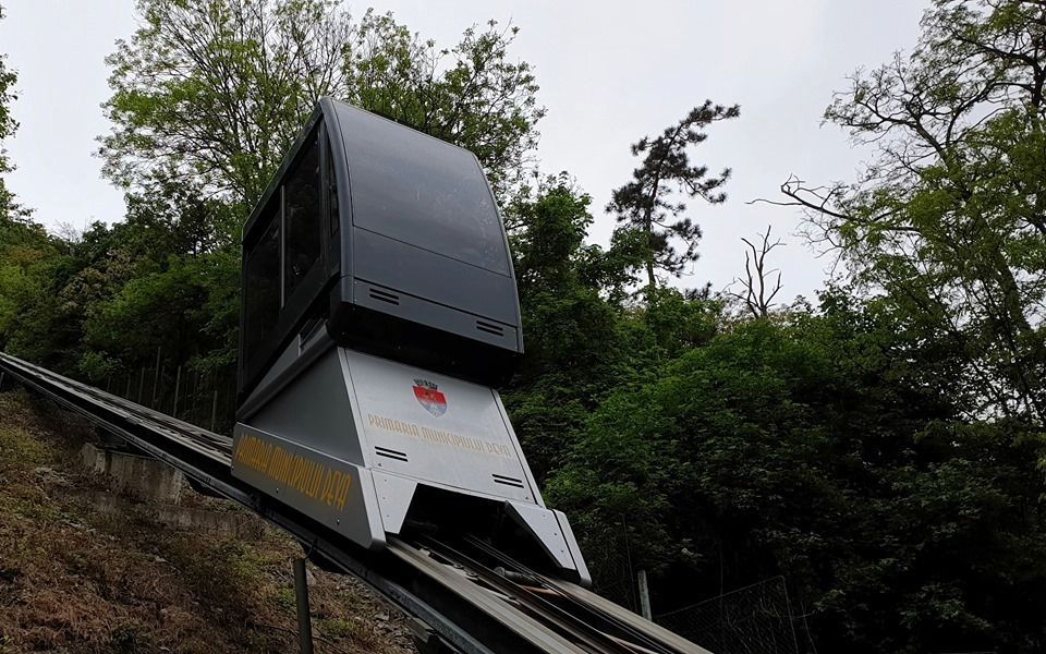 Revizie tehnică. Telecabina de pe Cetatea Devei, oprită timp de o zi