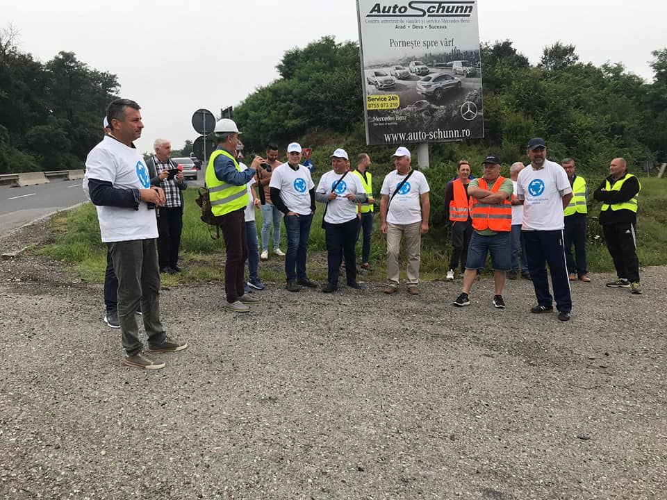 „În Căutarea Sensului Pierdut”. Protest spontan pentru realizarea unui nod rutier european la ieșirea de pe A1