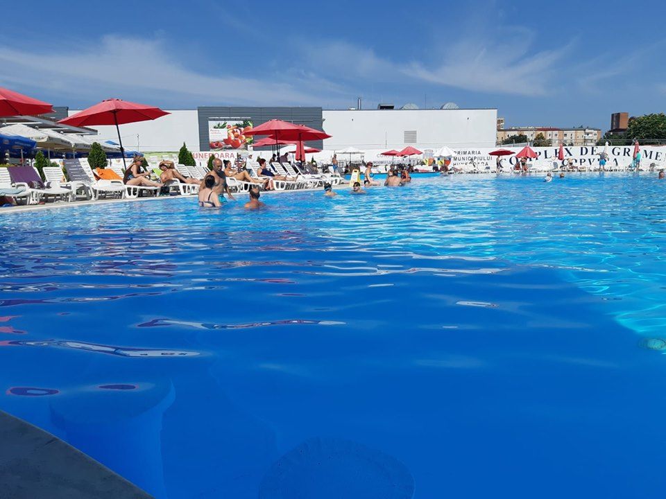 E vreme de bălăceală. „Porţi deschise” la ştrandul din Hunedoara