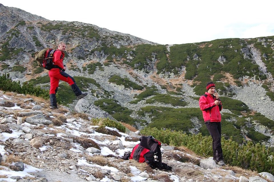 Intervenție Salvamont în Retezat. Turiști panicați la coborârea de pe munte