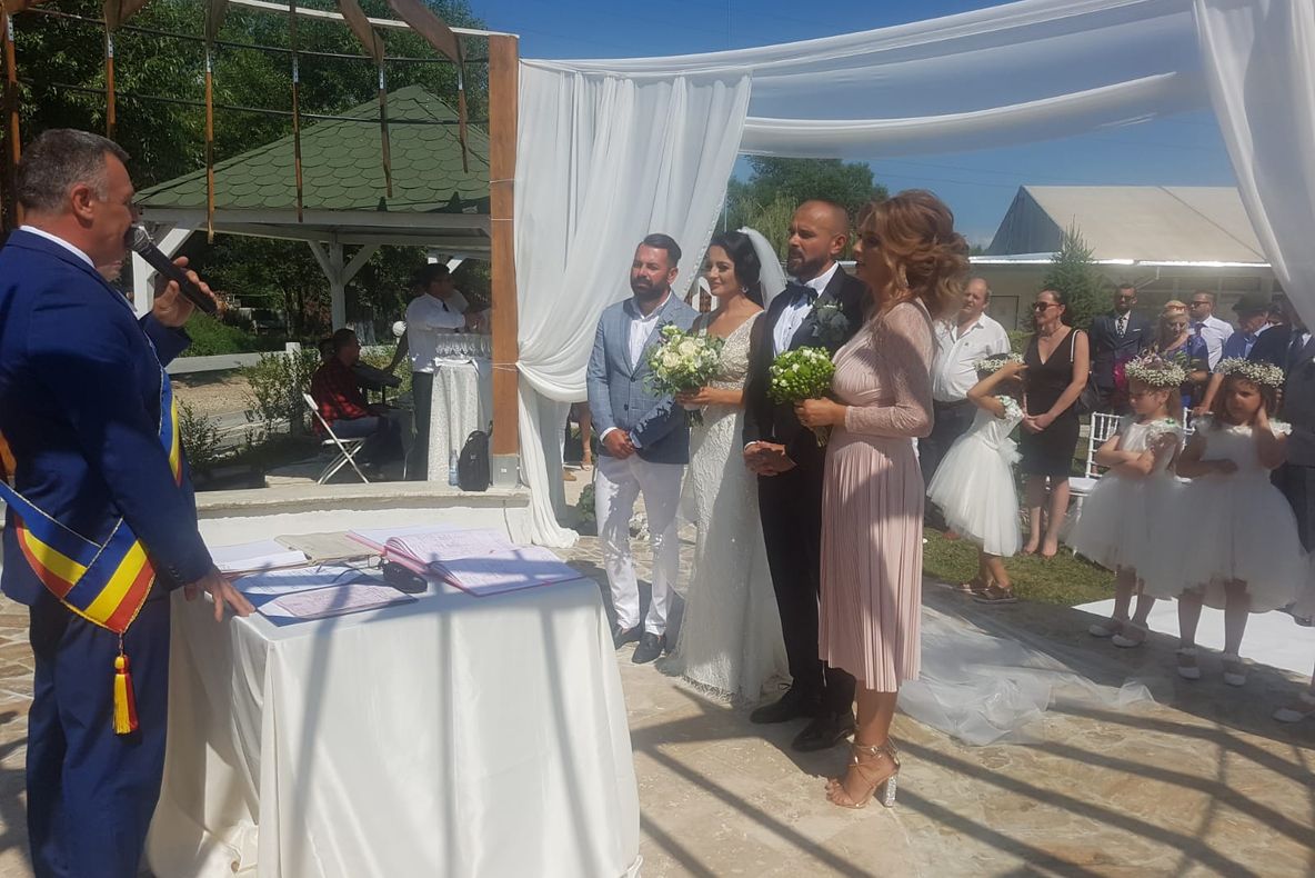 12 cupluri și-au unit destinele, într-o singură zi, la Deva