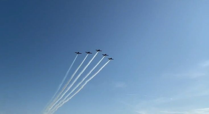 Show aviatic la aerodromul de la Săulești, în închiderea Campionatului Mondial de Acrobație cu planorul