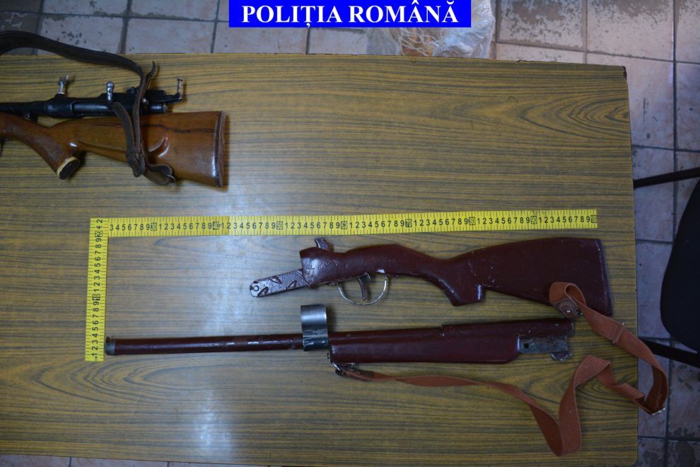 Mașină plină cu arme, oprită de polițiști, în toiul nopții, pe DJ 705, lângă Geoagiu